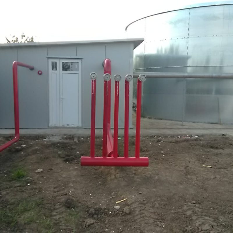 Racorduri pentru pompieri, lângă rezervor